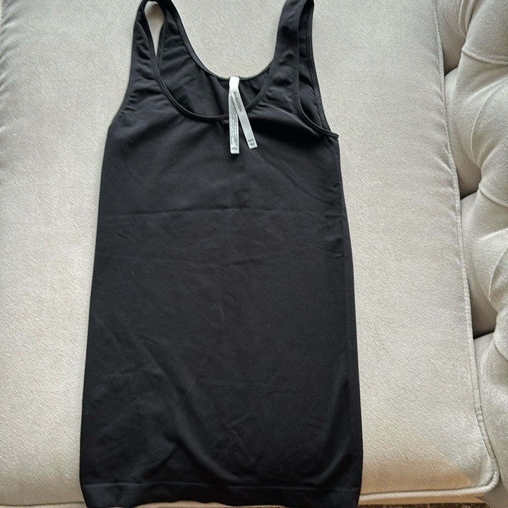 Anton simple black stretchy tank top in xs
